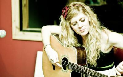 Singer/songwriter Molly Winters