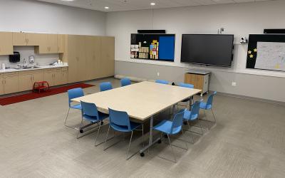 Table and chairs set up in Olentangy Meeting Room